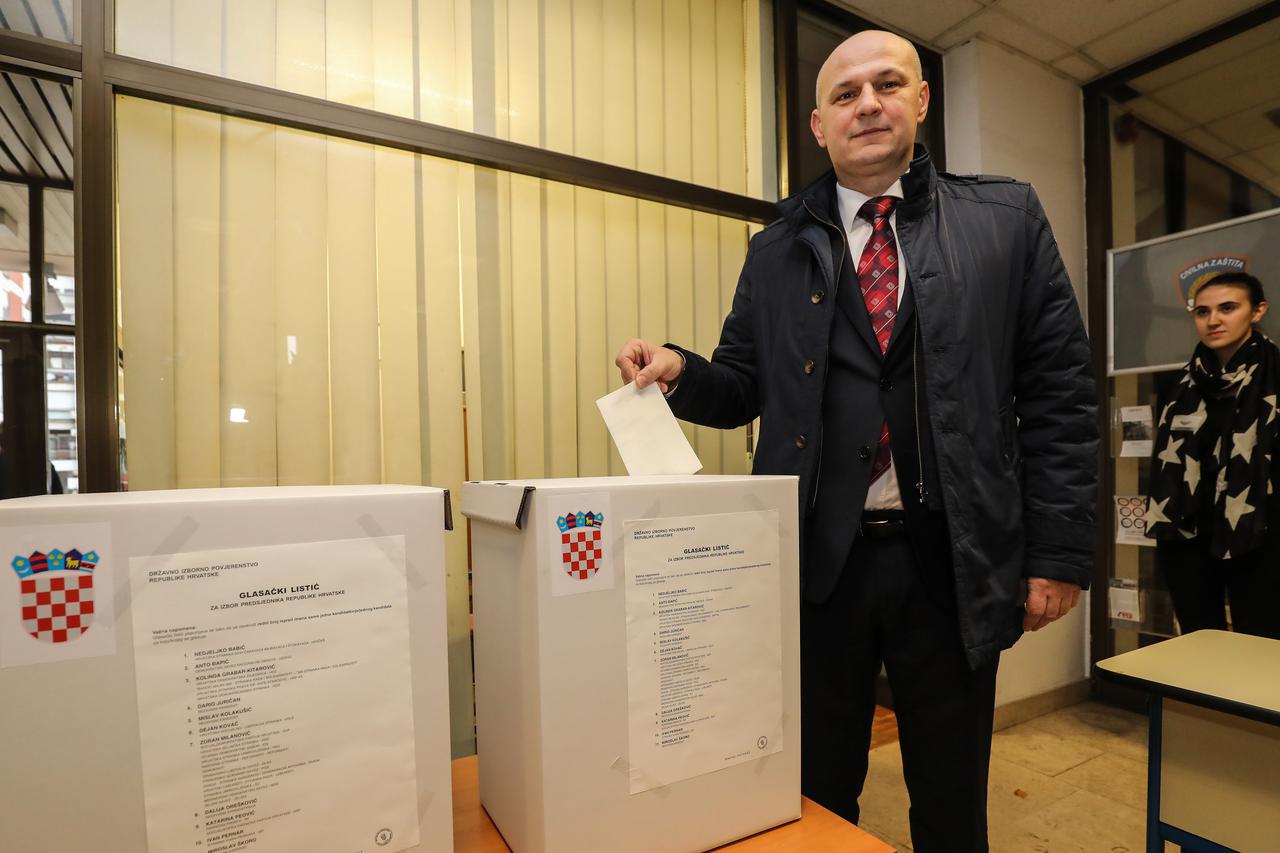 Mislav Kolakušić na izborima