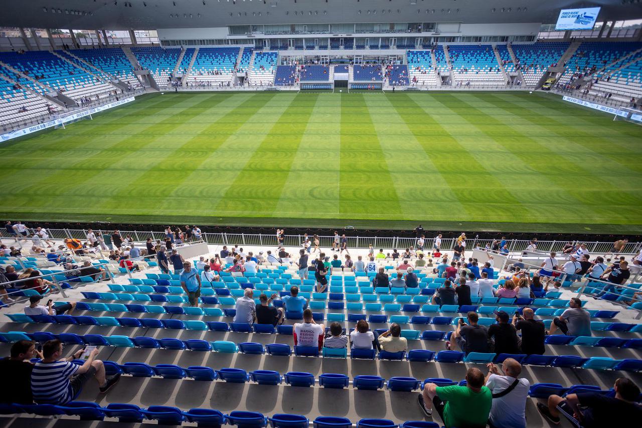 Osijek: Navijači uživali na otvorenom danu tribina novog stadiona