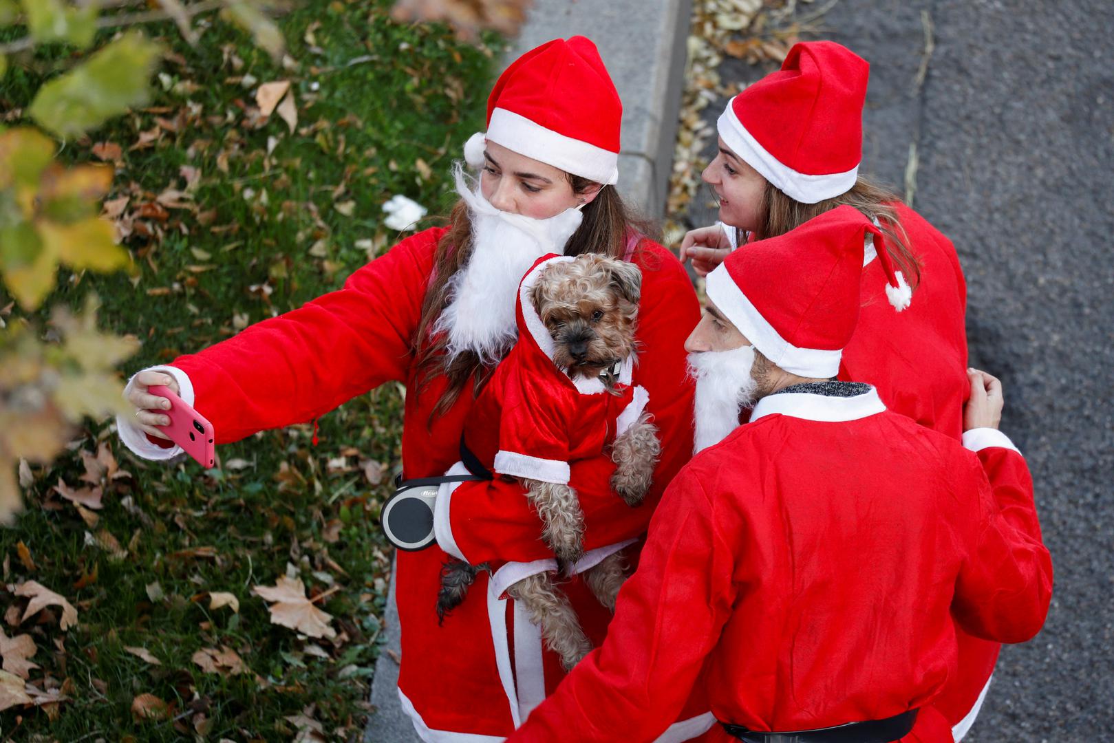 Sudjelovala su i mnoga djeca odjevena u vilenjake u utrci dugoj 5 kilometara duž madridske avenije Paseo de la Castellana.
