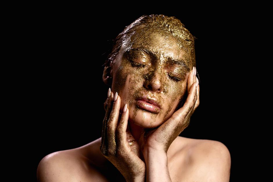 Luna Valas u kampanji Gold