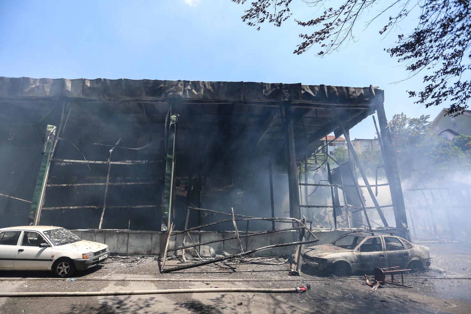 U požaru koji je u petak oko 10 sati izbio u sportskom centru na zagrebačkom Jelenovcu izgorjele su dvorana i restoran koji se nalaze u sklopu ŠRC Jelenovac,