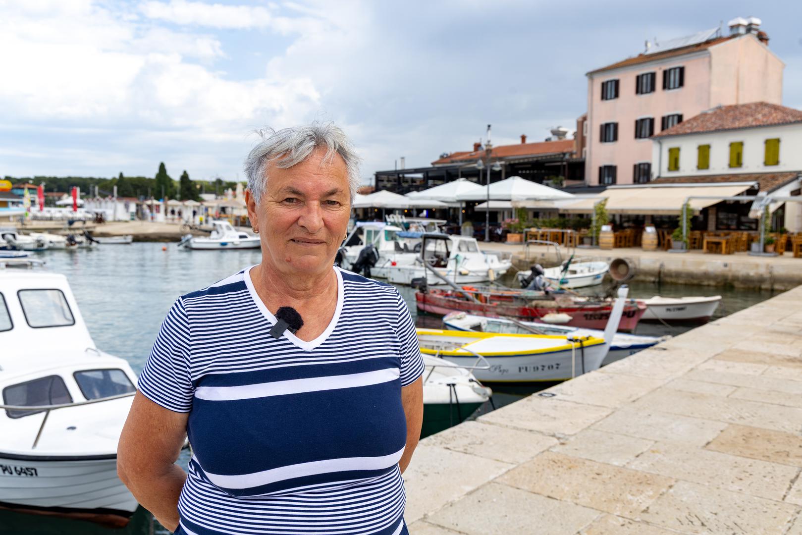 FAŽANA ima svega dva-tri profesionalna ribara no nijednu ribaricu. Danica Tomašić
bila je pretposljednja, odlaskom u mirovinu nastavila se baviti turizmom
