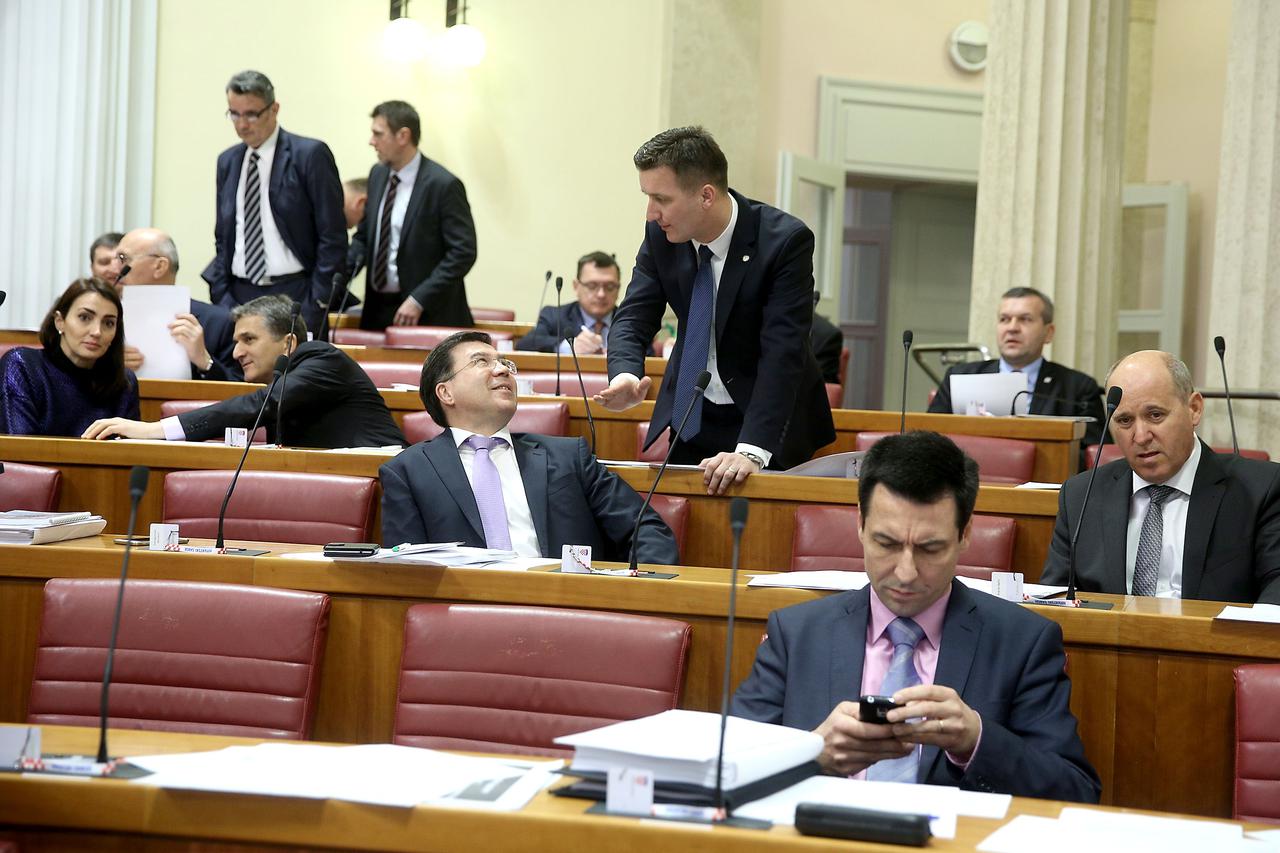 27.01.2016., Zagreb - Druga sjednica Hrvatskog sabora nastavljena je stankom zbog rasprave u slucaju ministra branitelja koju su trazili zastupnici koalicije Hrvatska raste. Ladislav Ilcic, Domagoj Ivan Milosevic, Branko Bacic.  Photo: Patrik Macek/PIXSEL
