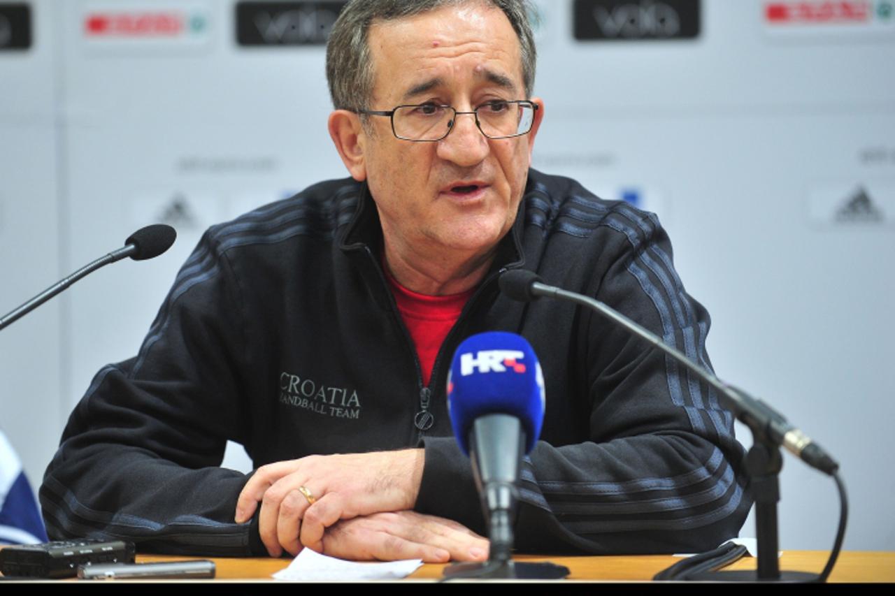 '27.01.2010., Bec, Austrija - Konferencija za novinare Hrvatskog rukometnog saveza na kojoj je izbornik Lino Cervar najavio odlazak iz reprezentacije nakon Europskog prvenstva. Na slici je Lino Cervar