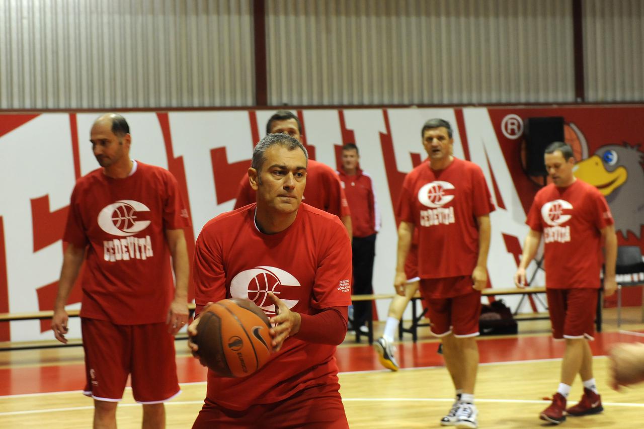 23.10.2012.- Zagreb, U drugom paviljonu Zagrebackog velesajma otvoren je Dom kosarke Cedevita Atlantic grupe. Odrzan je i susret kosarkaskih legendi i Atlantic grupe i prijatelja. Emil Tedeschi Photo: Davor Visnjic/PIXSELL