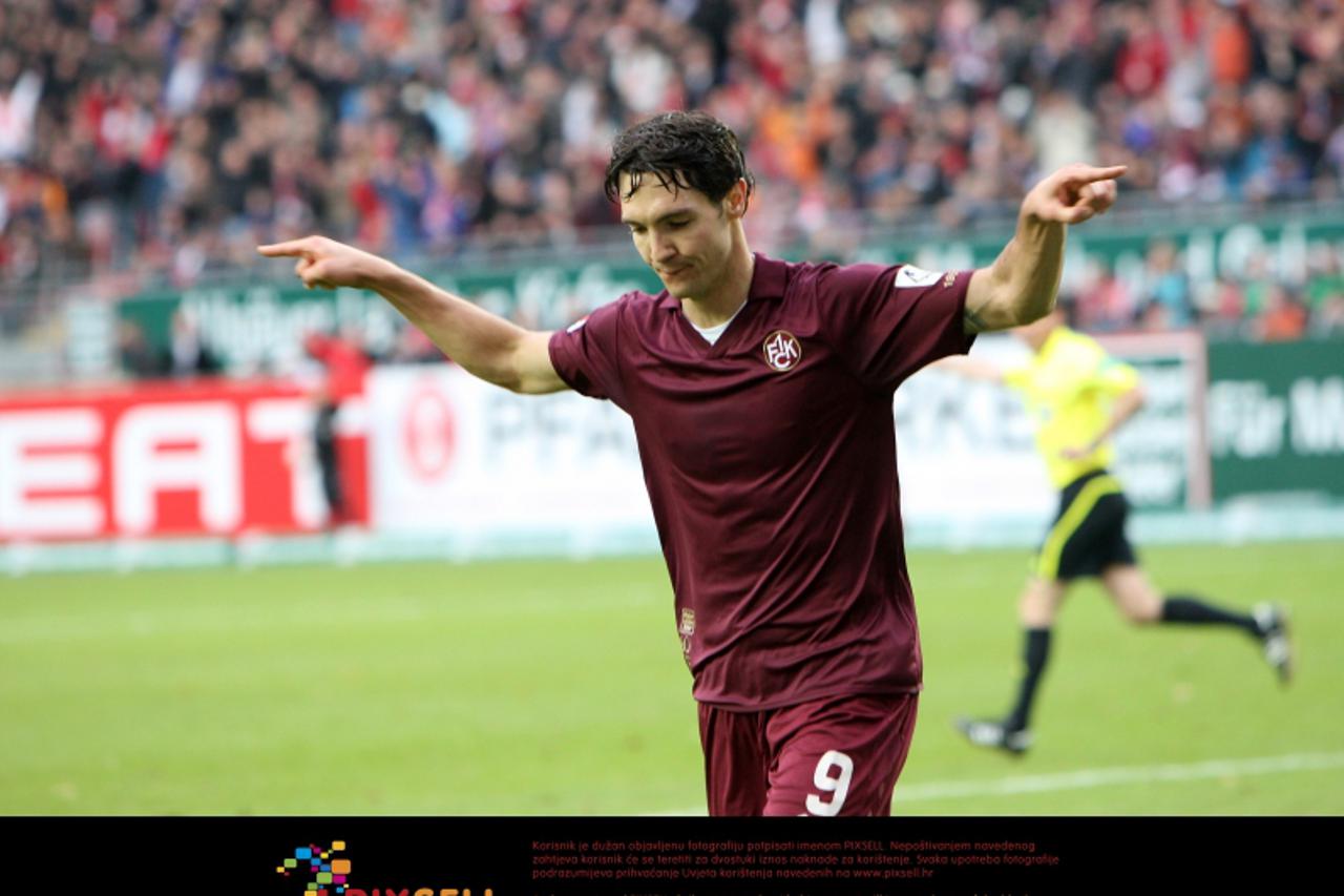 '3-0 durhc Srdjan LAKIC (9, FC Kaiserslautern)  Kaiserslautern, 30.10.2010, 1.Fussball Bundesliga, Saison 10/11, 1.FC Kaiserslautern - Borussia Moenchengladbach, Foto: APF  Veroeffentlichung nur gegen