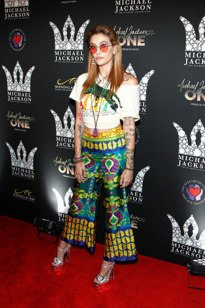 - Mi mu odajemo počast na svoj način i ne očekujemo da drugi razumiju način na koji mu mi odajemo počast - rekla  je 20-godišnja Paris. 