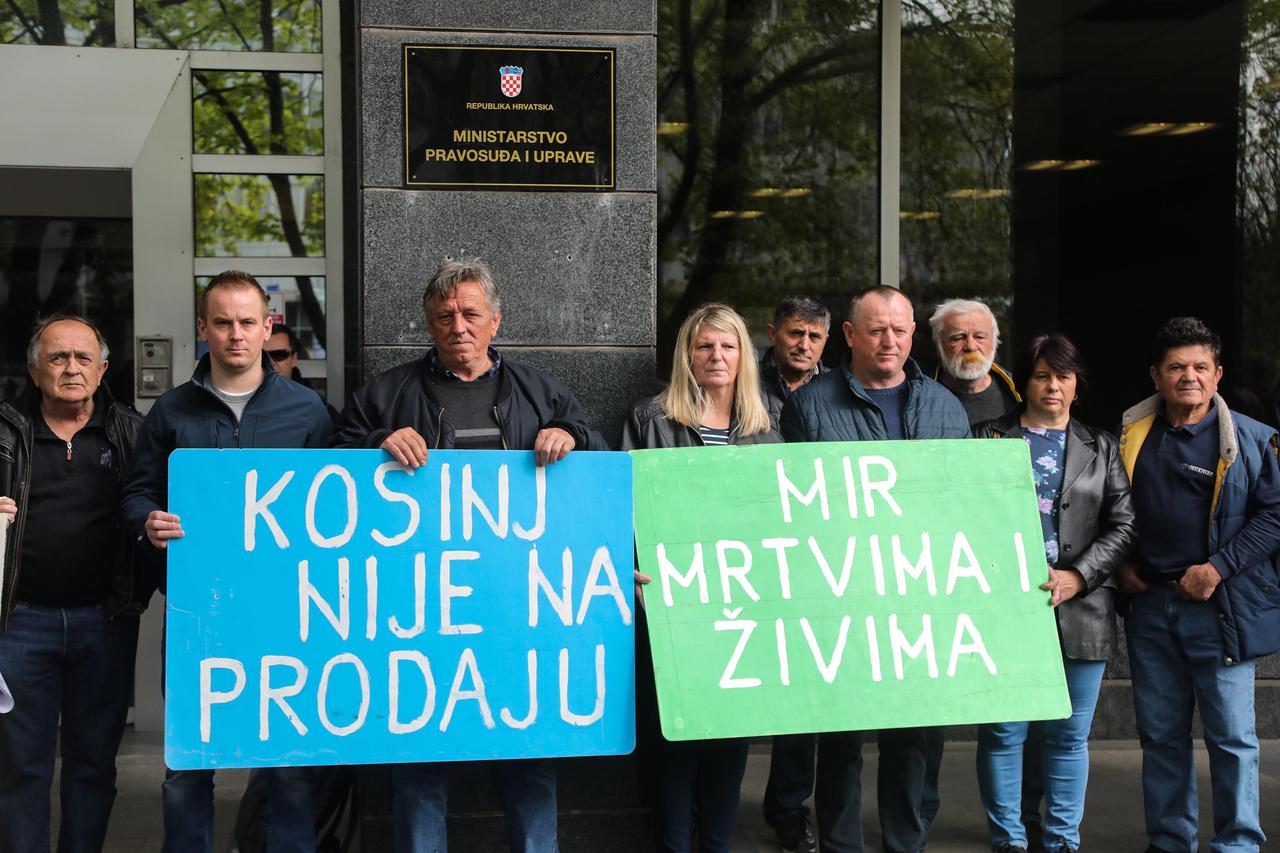 Zagreb: Mještani Kosinja prosvjedovali ispred Ministarstva pravosuđa