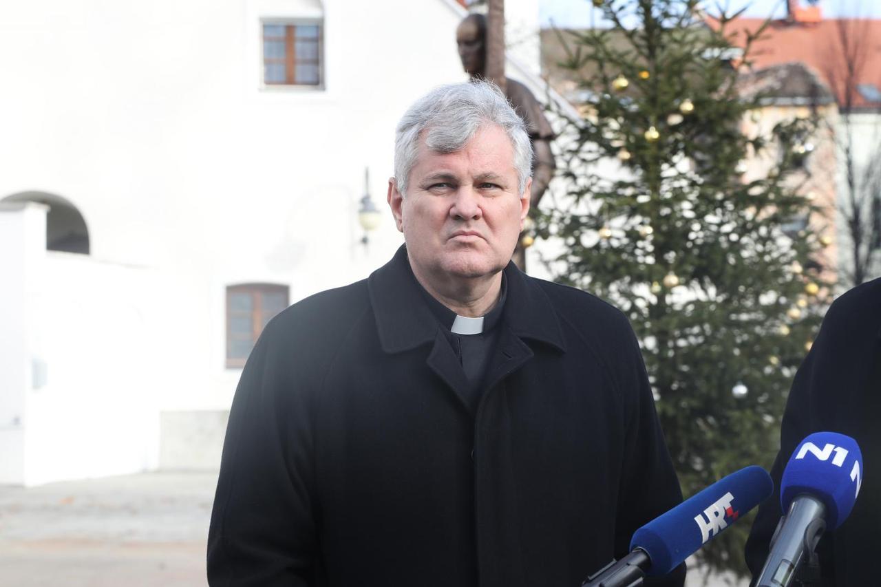Sisak: Apostolski nuncij Giorgio Lingua i biskup Vlado Košić obišli katedralu