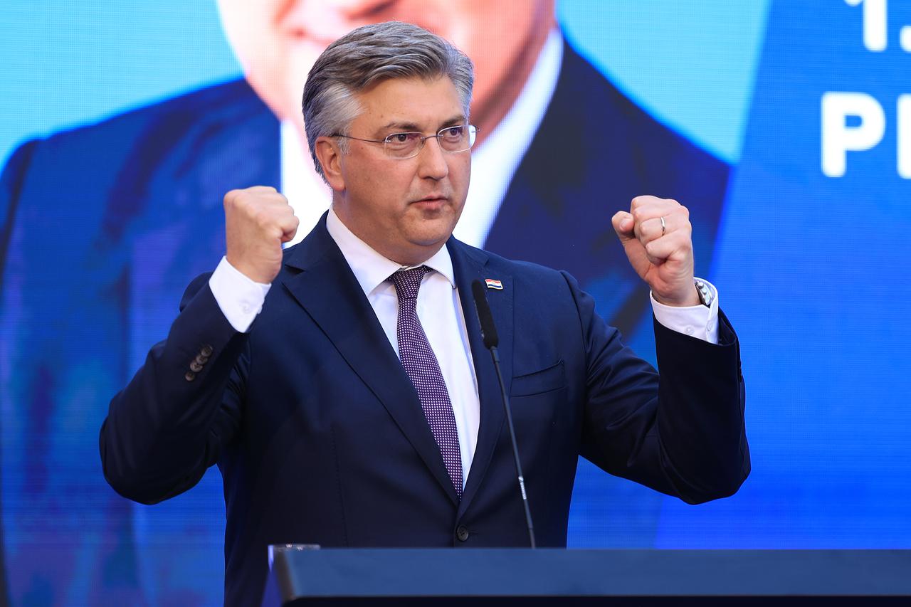 Zagreb Andrej Plenković zajedno s ostalim kandidatkinjama i kandidatima na europskim izborima nai završnom predizbornom skupu HDZ-a