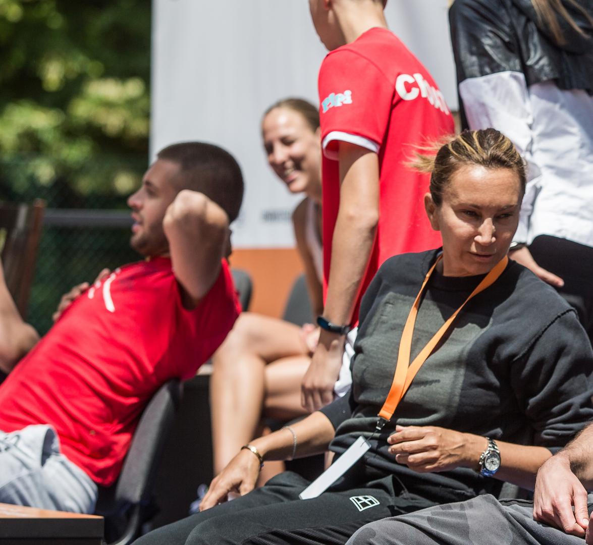 Nekadašnja najbolja hrvatska tenisačica Iva Majoli danas je sudjelovala u Osijeku na press konferenciji povodom početka humanitarnog turnira Hrvatski Premier Tenis i neke je iznenadila svojim izgledom. 