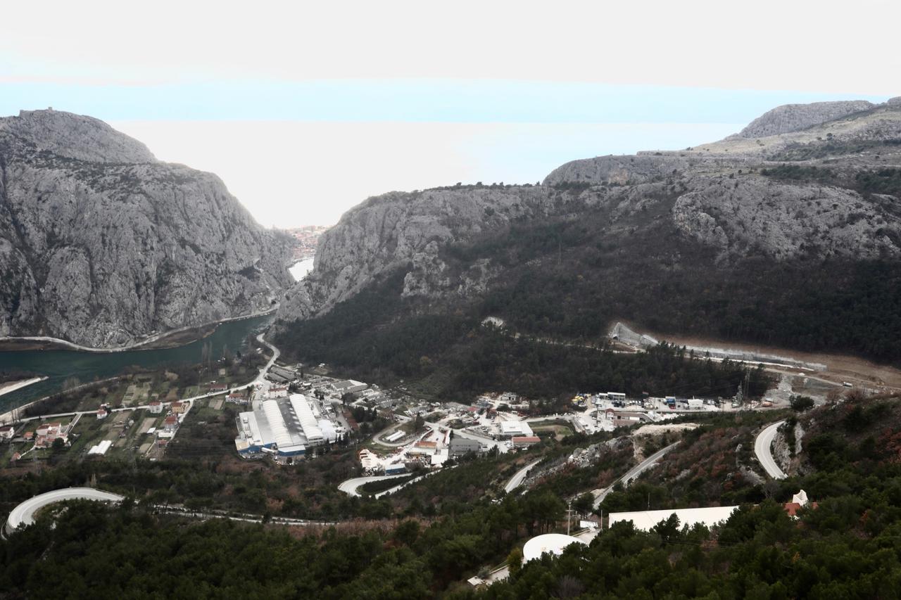 Pogled na gradilište tunela Komorjak sjever na omiškoj zaobilaznici