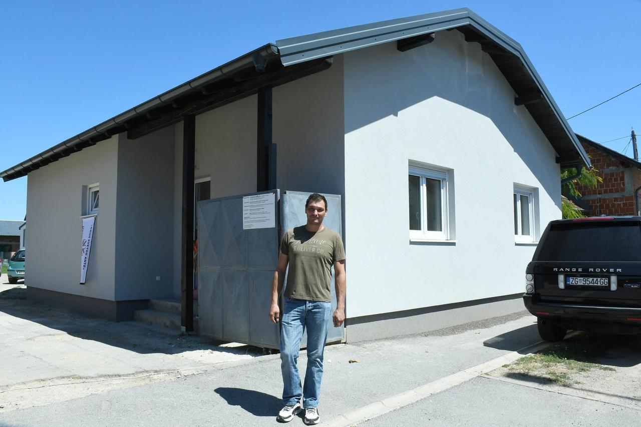 Petrinja: Franjevci Bosne Srebrene, preko Karitativne udruge "Kruh sv. Ante"  završili obnovu dviju obiteljskih kuća