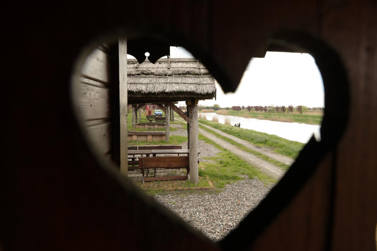 Reportaža iz Galerije Petra Smajića u Ernestinovu