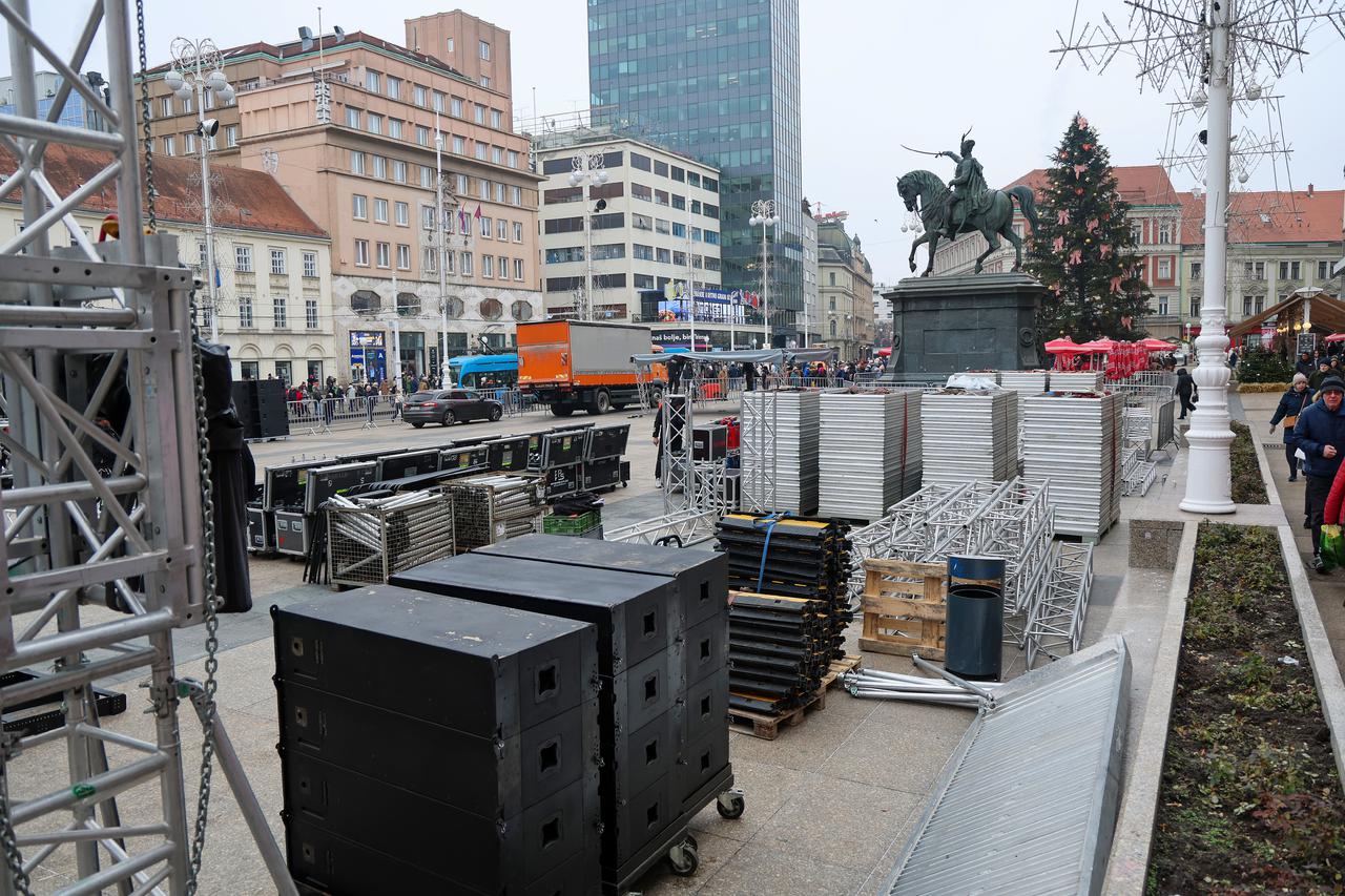 Zagreb: Počela montaža pozornice za doček Nove 2026. godine