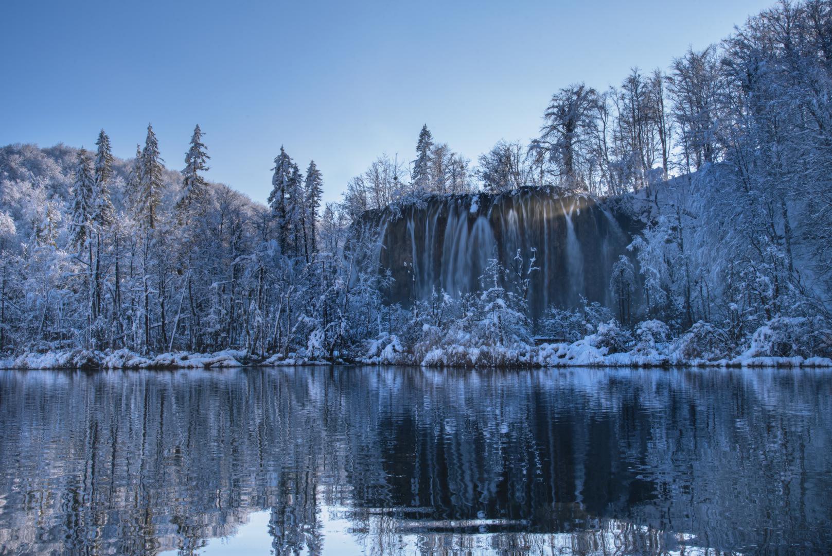 Zbog 45 centimetara snijega Gornja jezera u nacionalnom parku zatvorena su za posjetitelje. 