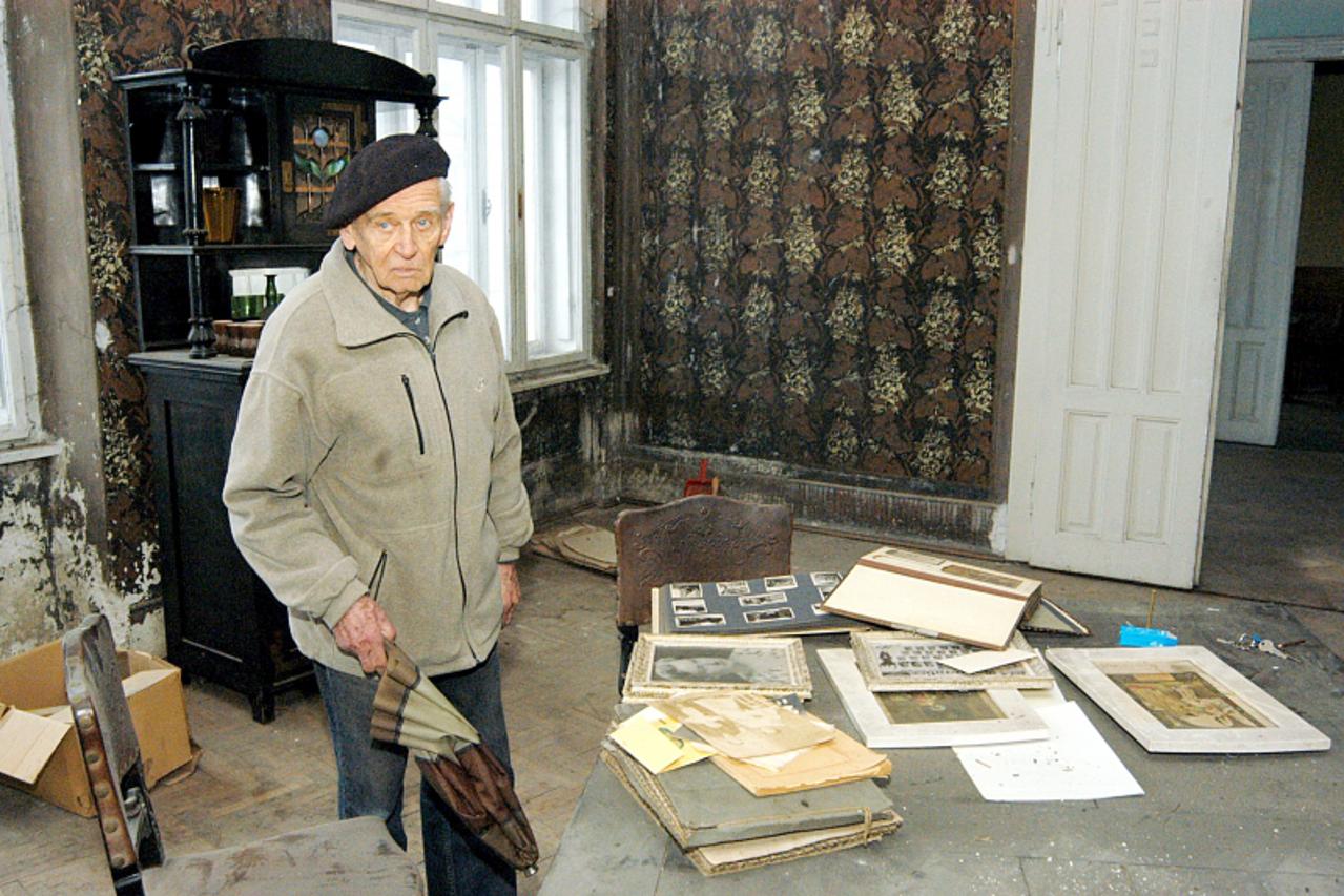 '17.09.2010., Sisak - Na prvom katu Strieglove kuce,ako ga kupi grad Sisak, trebao bi biti muzej posvecen ovom umjetniku. Photo:Nikola Cutuk/PIXSELL'