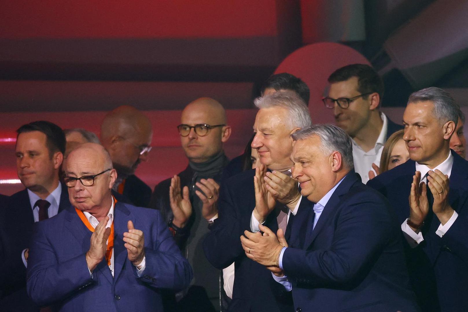 Nakon objave djelomičnih rezultata parlamentarnih izbora, Orbán se u nedjelju obratio pristašama u Budimpešti. Pritom je bio vrlo emotivan te zahvalio svim biračima.