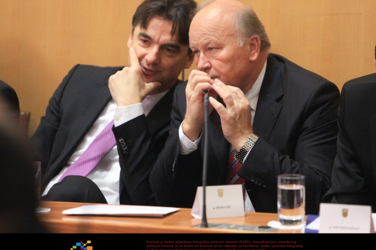 '18.01.2012., Zagreb - Sjednica hrvatskog Sabora, aktualni sat, vlada Zorana Milanovica odgovara na pitanja saborskih zastupnika. Branko Grcic, Slavko Linic. Photo: Robert Anic/PIXSELL'