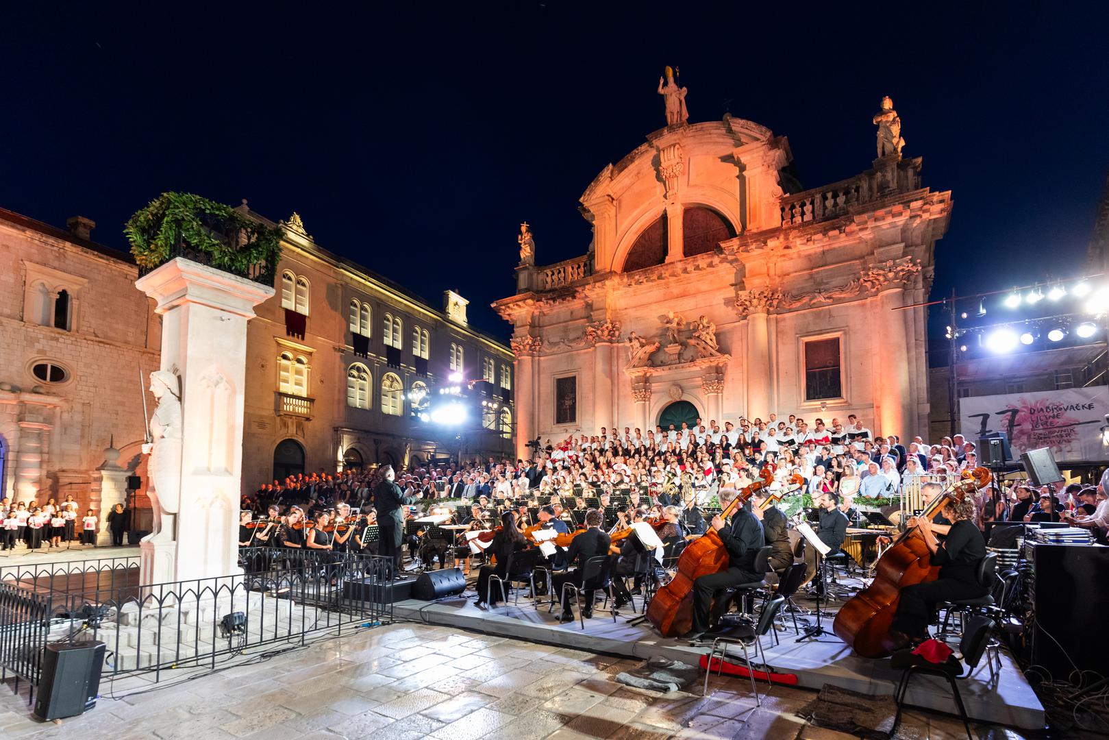 Dubrovački gradonačelnik Mato Franković je istaknuo da je festival odavno prerastao granice umjetnosti i postao neodvojiv dio identiteta Dubrovnika, njegova hrvatskog bića i europske kulturne baštine. "Večeras, međutim, ne otvaramo samo još jedne Igre. Otvaramo još jedan razgovor s Gradom. Jer Dubrovnik je jedan od rijetkih gradova na svijetu u kojem umjetnost nije bijeg od stvarnosti. Ona je oduvijek bila način na koji Grad razgovara sam sa sobom. O svojim pobjedama i porazima. O svojim vrlinama i slabostima. O svojoj prošlosti, ali još više o svojoj budućnosti", rekao je Franković
