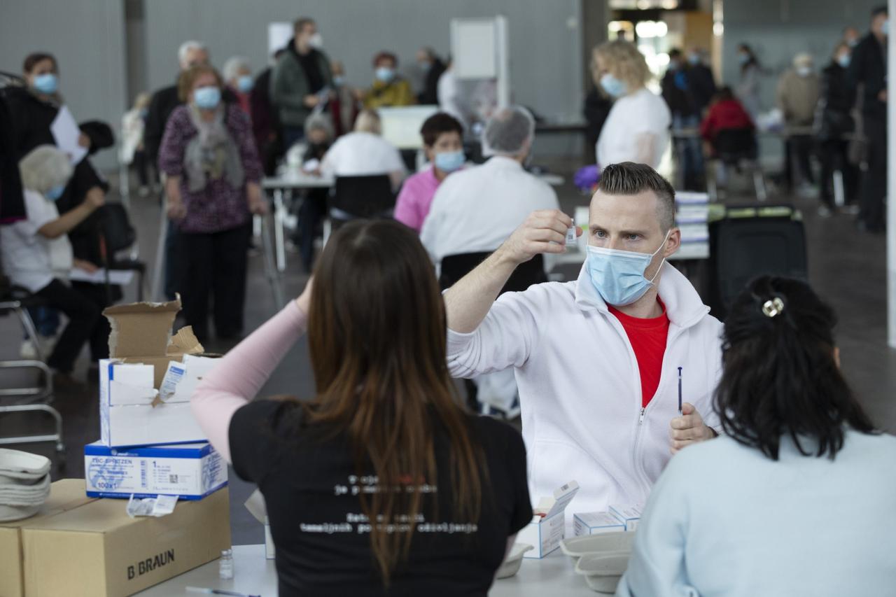 SLOVENIA-LJUBLJANA-COVID-19-VACCINATION