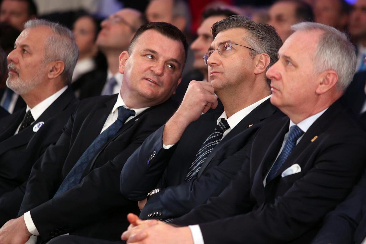 Splitska ekipa stala je uz premijera: Ante Sanader, Petar Škorić i Andro Krstulović Opara s Andrejem Plenkovićem