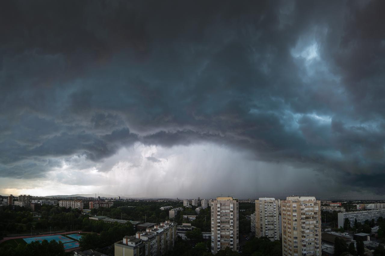 Nevrijeme s jakim vjetrom i tučom pogodilo Zagreb i okolicu