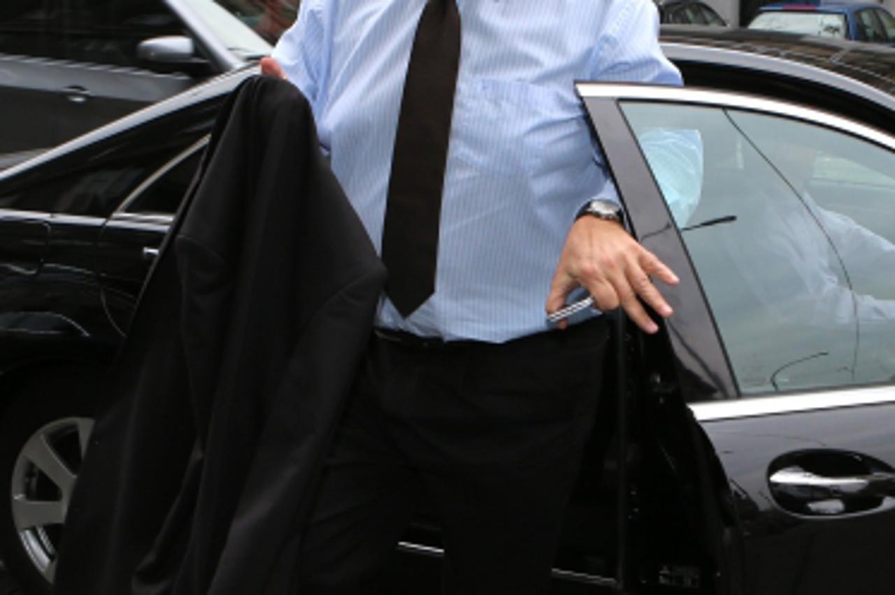 '15.11.2012. Zagreb - Dolazak Radimira Cacica na sjednicu predsjednistva HNS-a. Photo: Robert Anic/PIXSELL'