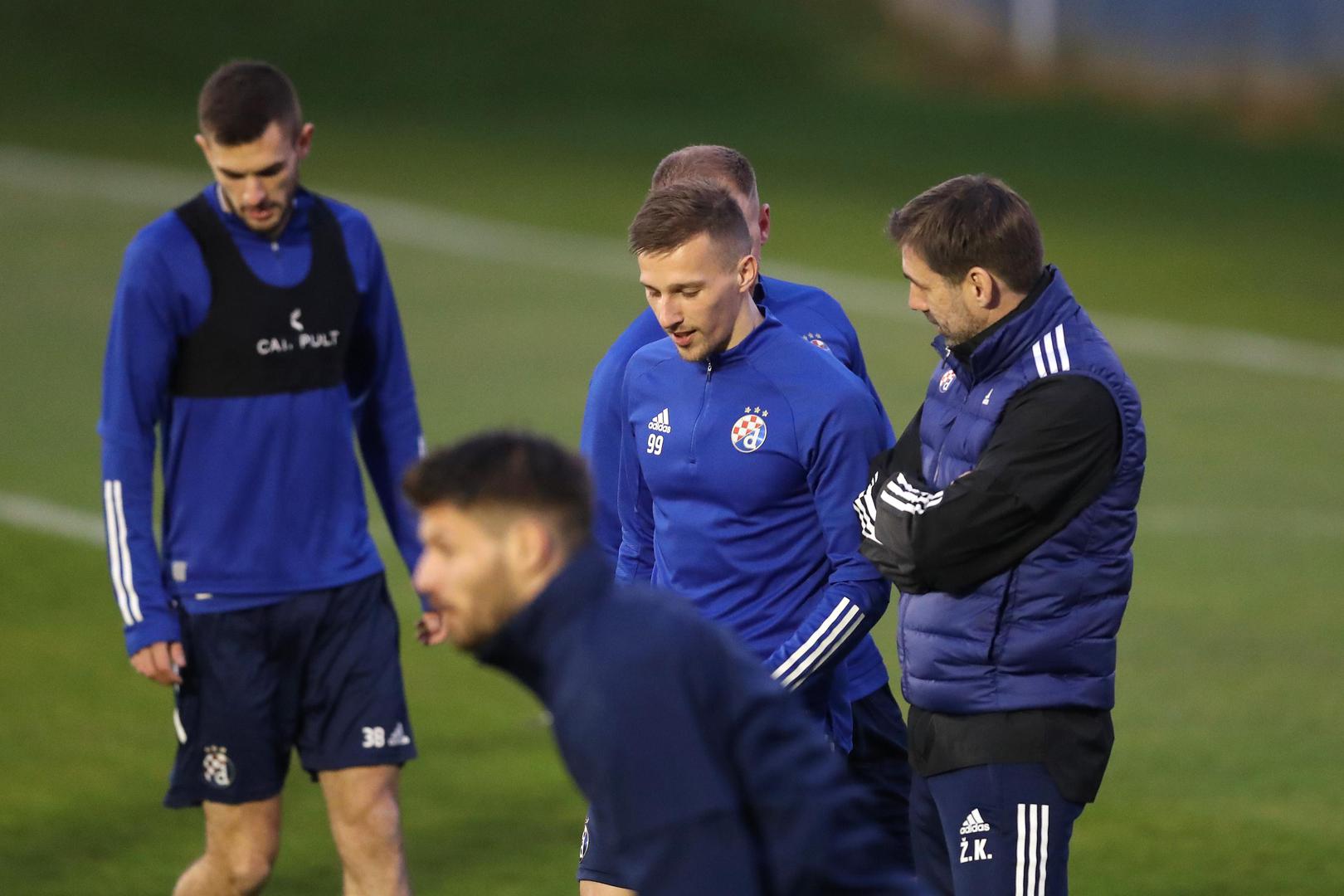 Pred nogometašima Dinama u četvertak (18.45 sati) je uzvratna utakmica 16-ine finala Europske lige u kojoj će pokušati nadoknaditi 1-3 zaostatak protiv trenutačno drugoplasiranog sastava španjolskog prvenstva Seville, a trener hrvatskog prvaka Željko Kopić za tu utakmicu ne može računati na četvoricu standardnih prvotimaca.