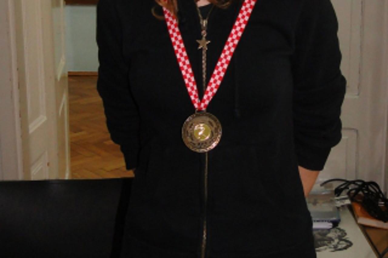 'sisak -  iva duzzic, karatistica osvojila je brojne medalje n natjecanjima  diljem Hrvatske'