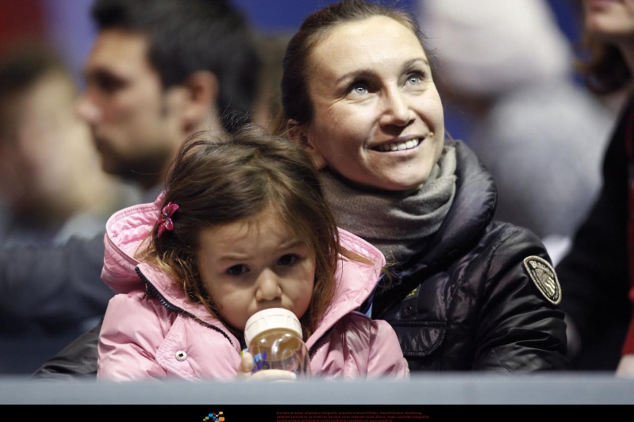 '02.02.2010., Dom Sportova, Zagreb, Hrvatska - 1. kolo petog hrvatskog dvoranskog ATP turnira Zagreb Indoorsa. Mec izmedju Petra Jelenica i Ilije Bozoljca.Na fotografiji je Iva Majoli s kceri Mijom Ph