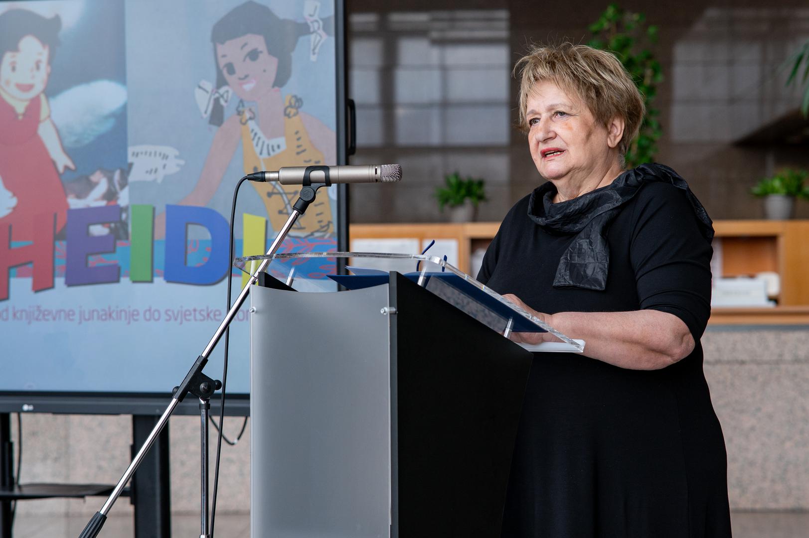 Ravnateljica NSK Ivanka Stričević rekla je da ih je inicijativa Zaklade potaknula da vide što u njihovim zbirkama nosi ime Heidi, a otkrili su „pravo malo bogatstvo” s čak 67 različitih izdanja i 228 primjeraka djela Johanne Spyri na različitim jezicima, od čega je pedesetak sada izloženo. „Izložba pokazuje transformaciju od knjige do univerzalnog simbola koji povezuje kulture i generacije pokazajući u čemu leži snaga kulturne baštine”, istaknula je