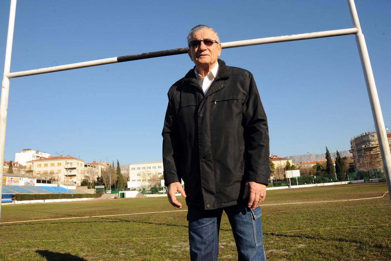 10.02.2011., Split - Legendarni golman Vladimir Beara slikan na starom placu gdje je sve pocelo. U ruci drzi sofball loptu sa kojim je trenirao  Photo: Nino Strmotic/PIXSELL