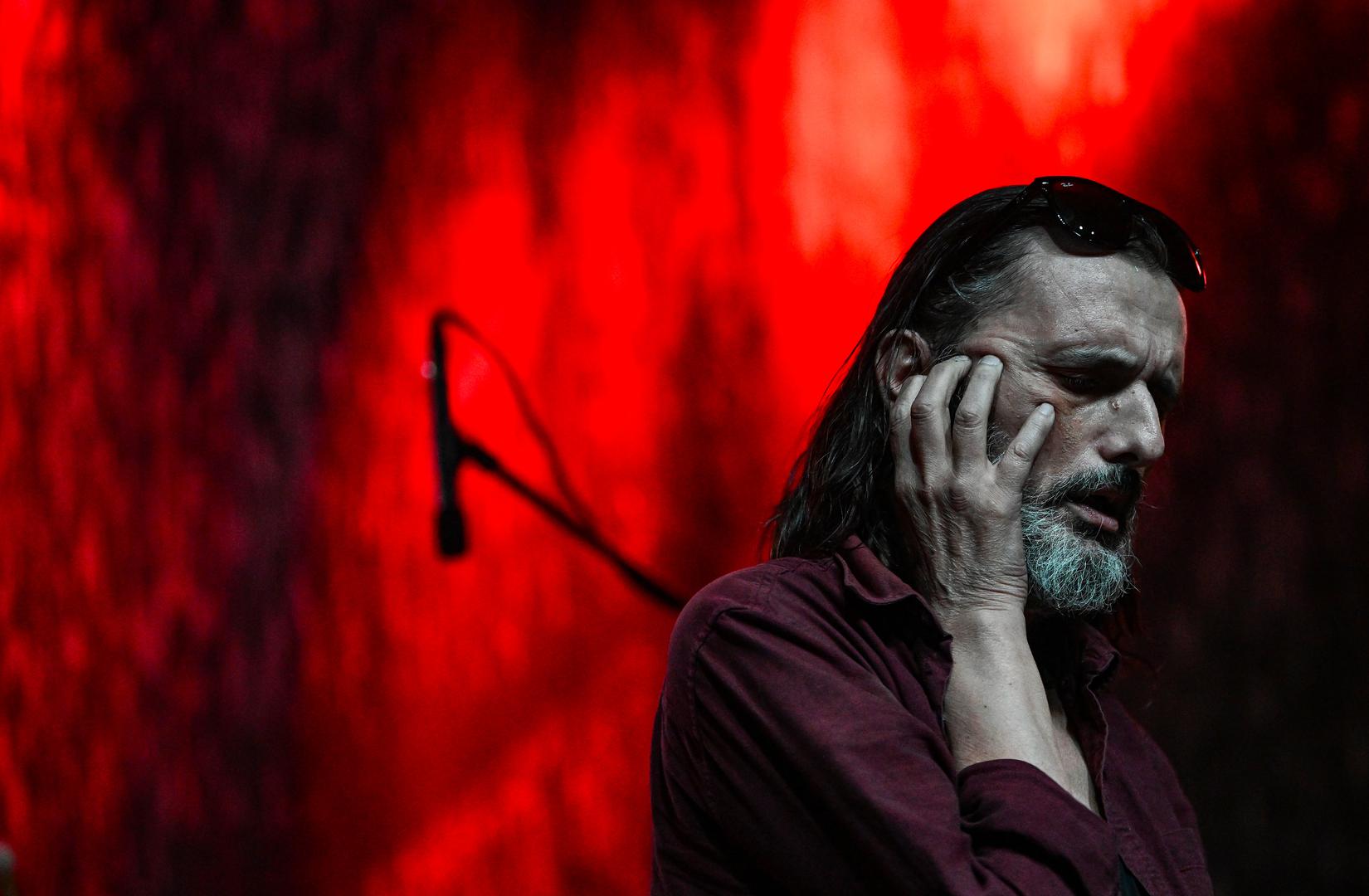 Nakon raspada Majki 2000. godine, Bare je s Plaćenicima snimio Porinom nagrađeni solo album "Izgubljen i nađen" s hitom "Put ka sreći". 
