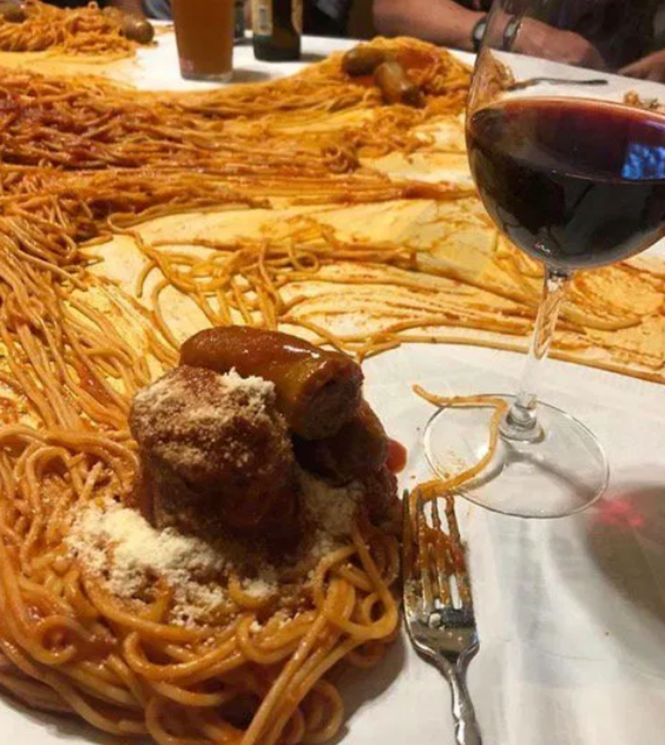 Jer, kome se da prati suđe nakon večere s puno ljudi?