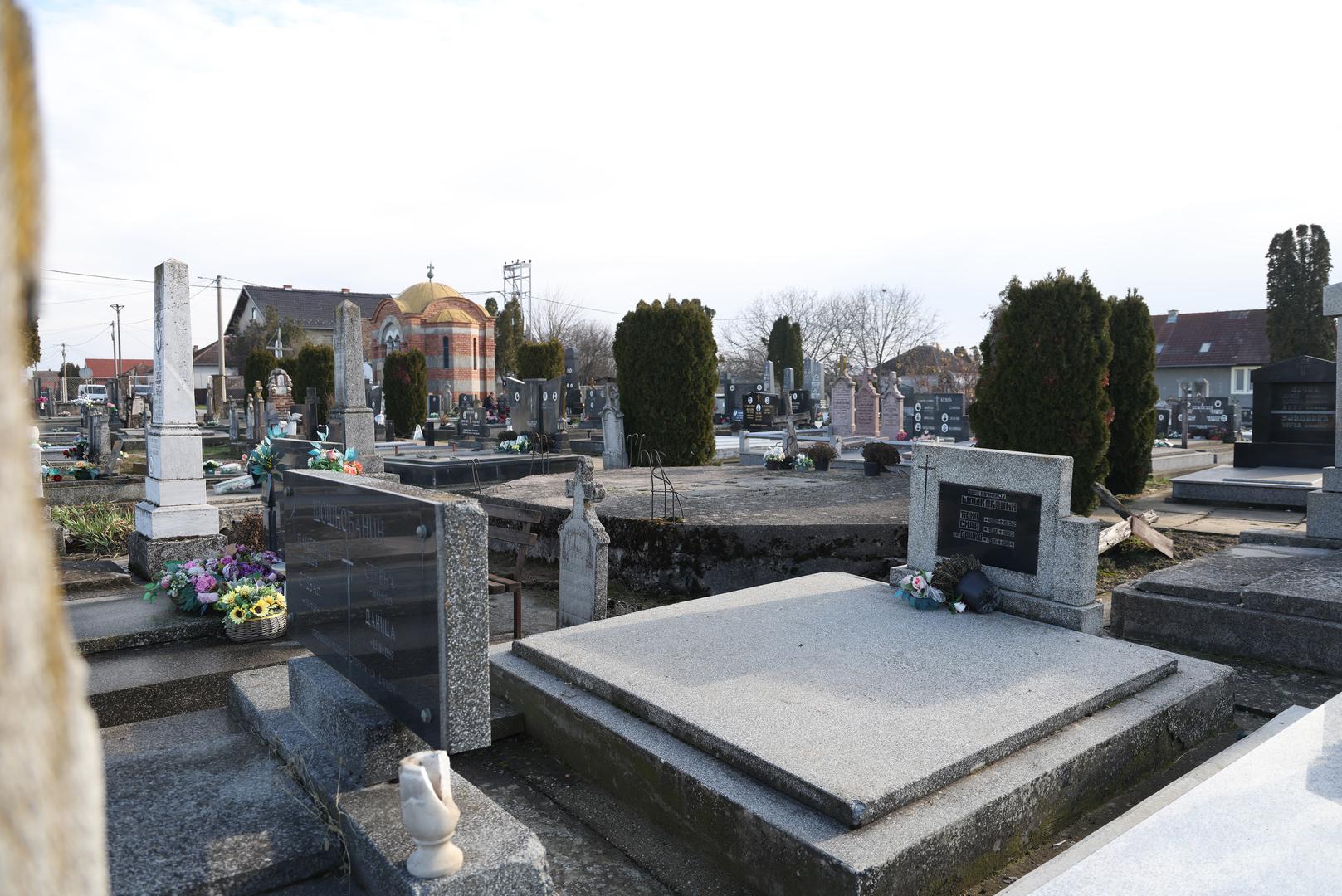 Predsjednik Domovinskog pokreta Ivan Penava izjavio je na konferenciji za medije da je uklonjen mauzolej četničkom vojvodi Vukašinu Šoškočaninu u Borovu Selu kraj Vukovara, čime je, kako je rekao, ispunjeno jedno od ključnih obećanja stranke.

