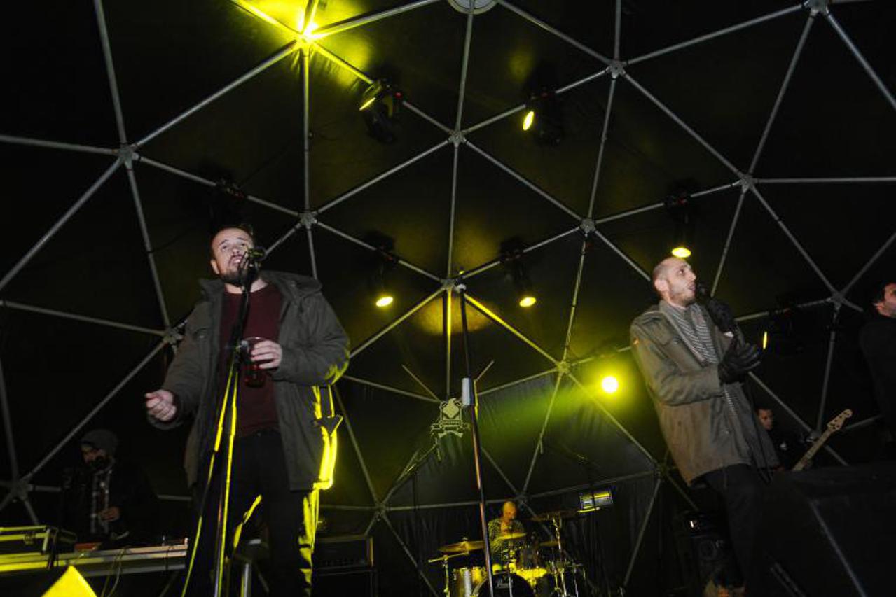 dječaci, gričevanje (1)