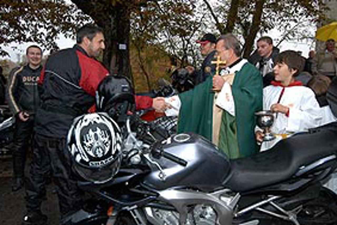Župnik Komarčec svake godine dvaput blagoslovi motoriste 