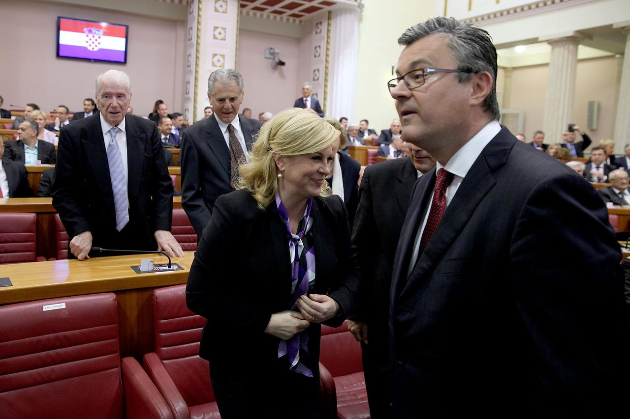 Premijer Orešković na svečanoj sjednici s predsjednicom Grabar-Kitarović i predsjednikom Sabora Reinerom