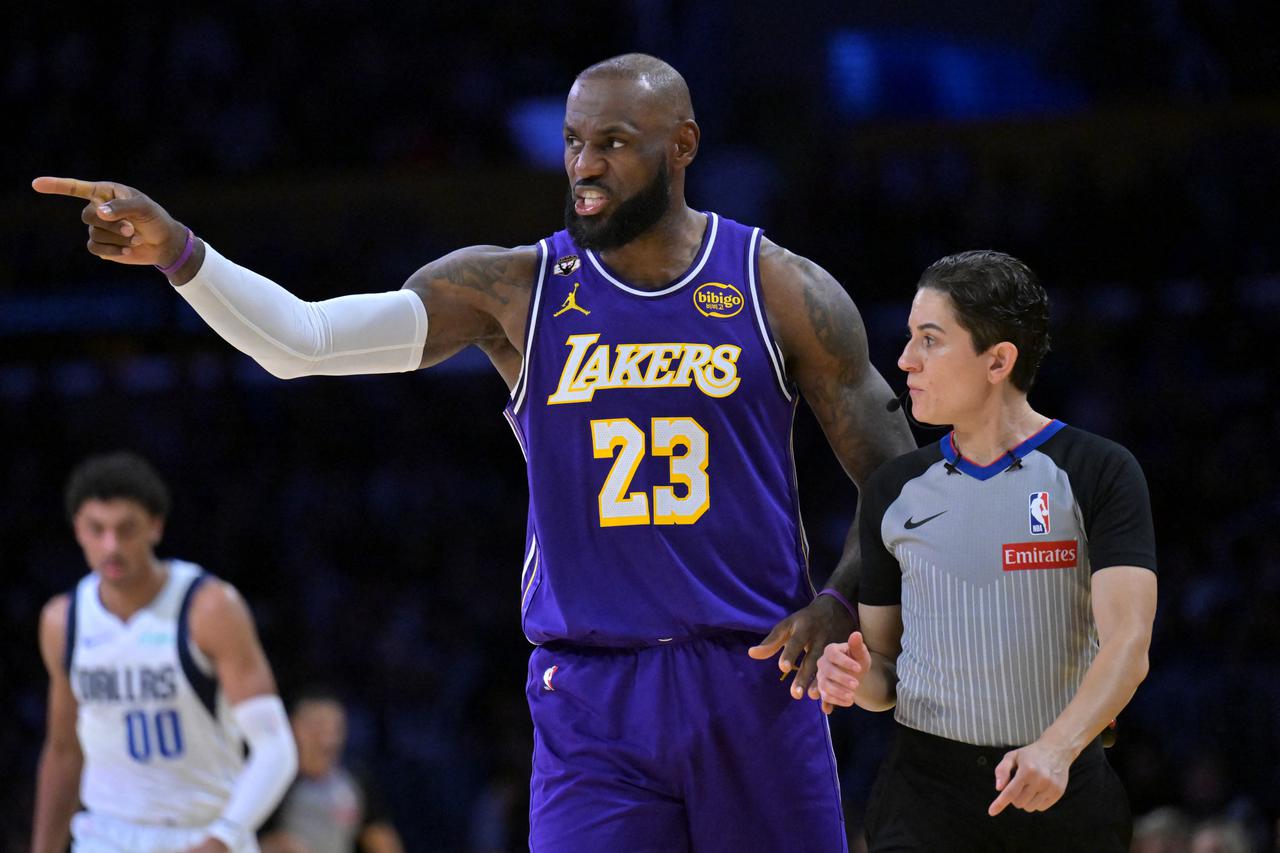 NBA: Dallas Mavericks at Los Angeles Lakers