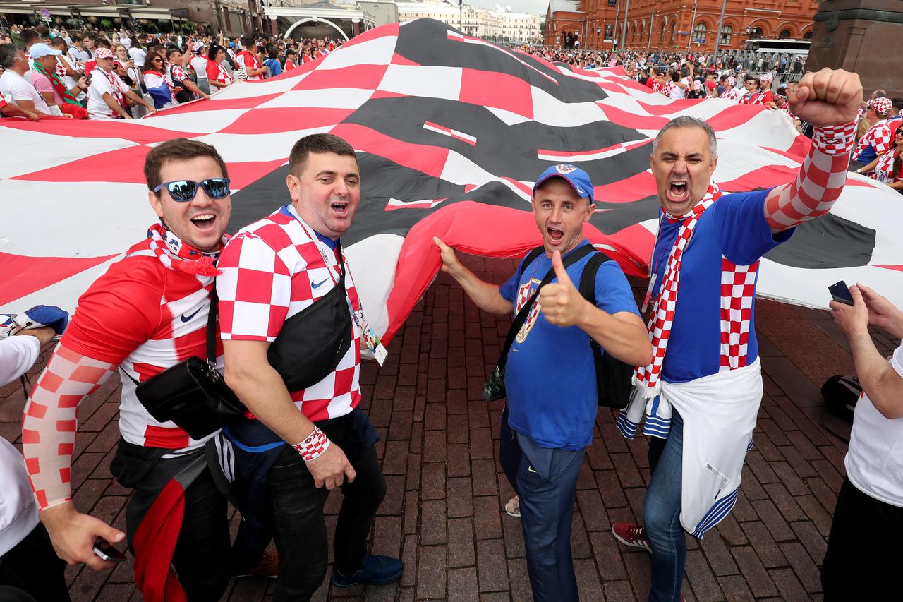 Hrvatski navijači razvili zastavu u Moskvi