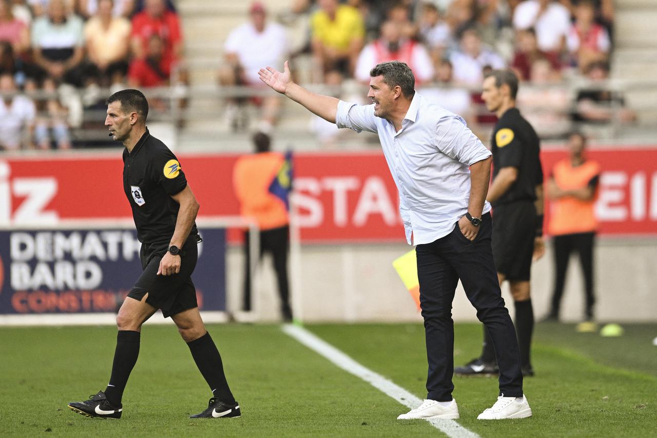 Match de football en ligue 1 Uber Eats entre Reims et Lyon à Reims