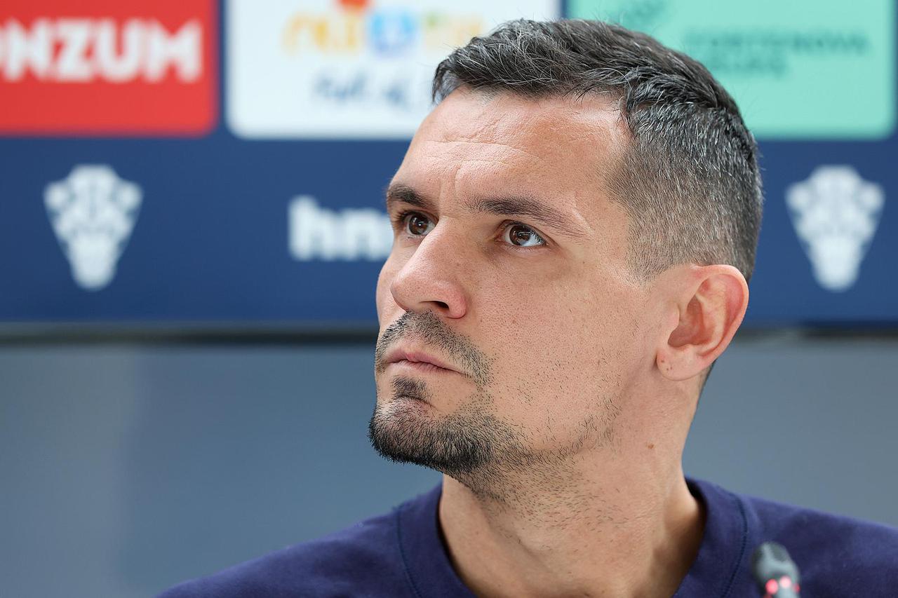 Prvi je dan Svjetskog prvenstva u Kataru, na konferenciji za medije hrvatske reprezentaicjie bili su  Ante Budimir i Dejan Lovren