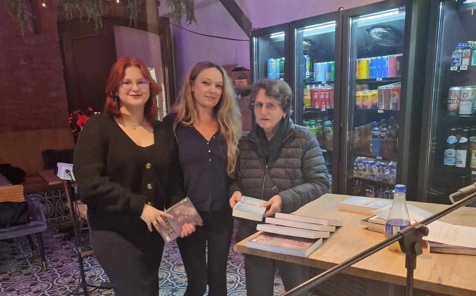 Marijana Dokoza (u sredini)