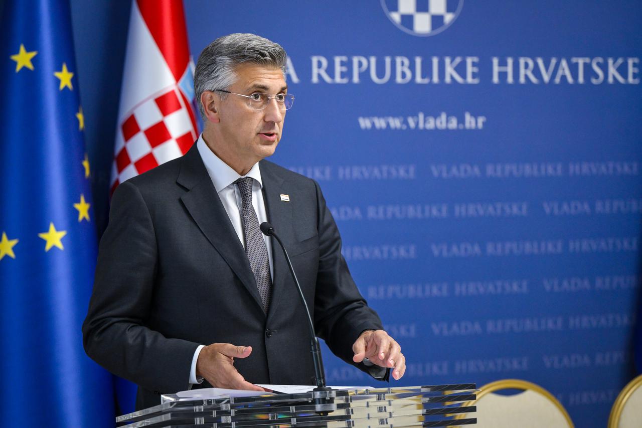Zagreb: Potpisivanje ugovora o financiranju nabave i kupoprodaje šest elektrobaterijskih vlakova i izgradnji hibridne punionice