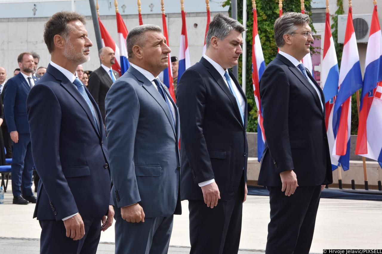 Polaganje vijenaca i govori Milanovića, Plenkovića, Jandrokovića i Gotovine u Kninu