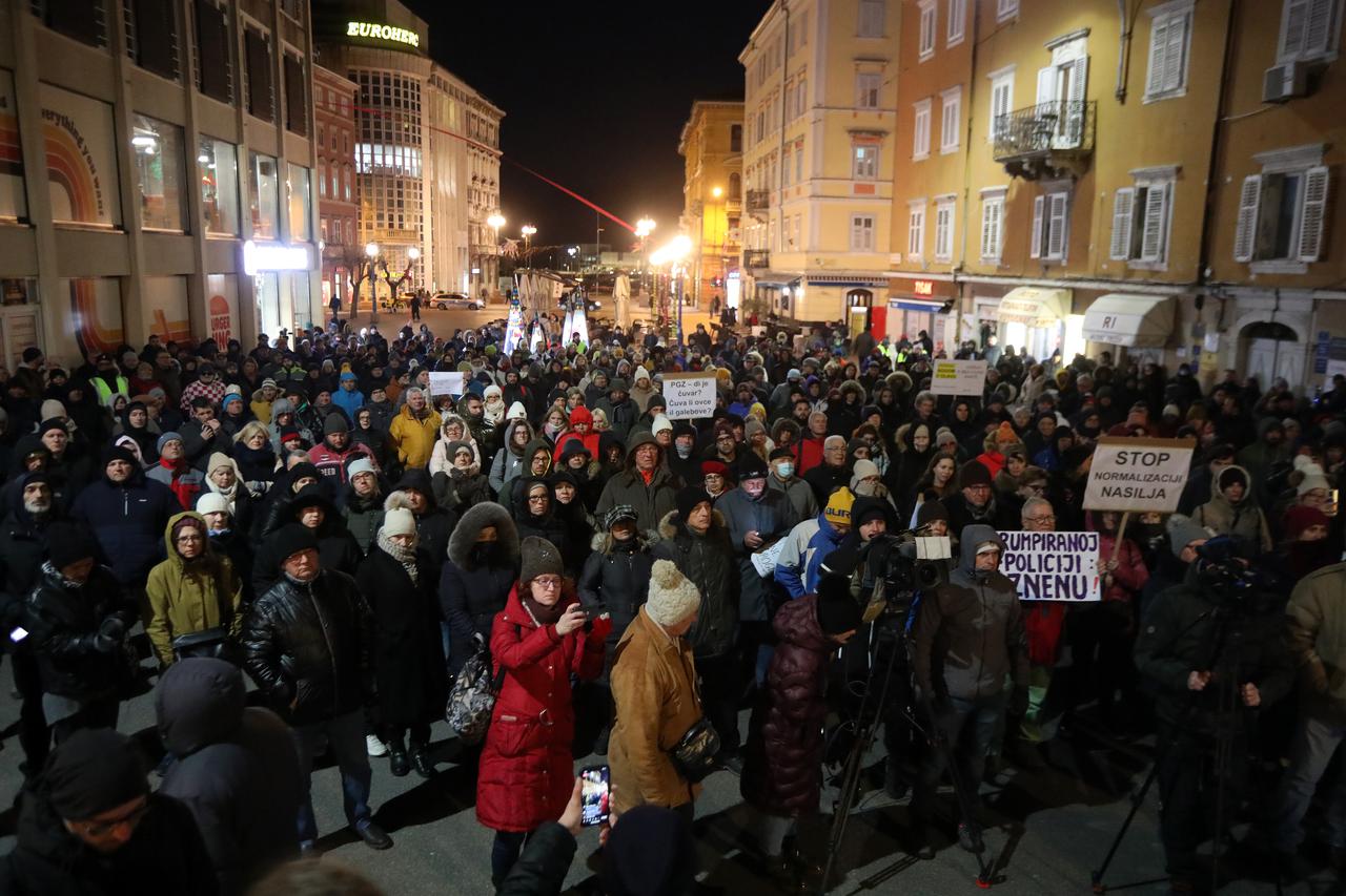 U Rijeci održan mirni prosvjed protiv nasilja