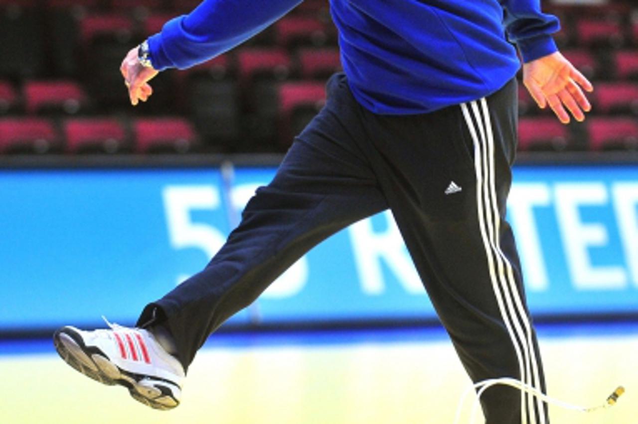 \'29.01.2010., Bec, Austrija - Hrvatski reprezentativci odradili su trening prije polufinalne utakmice u Wiener Stadthalle. Izbornik Lino Cervar.  Photo: Antonio Bronic/PIXSELL\'