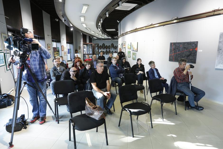 Zagreb: Predstavljena knjiga "Samo istina - ništa lažno" autora Đure Glogoškog