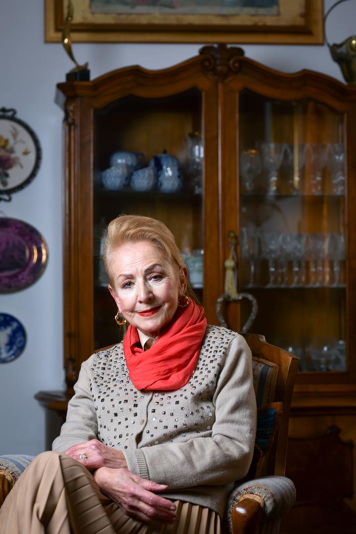 Posebno je važno razdoblje njezina rada tijekom Domovinskog rata. Kao urednica Zabavnog programa okupila je ekipu koja je u iznimno teškim okolnostima stvarala televizijski program. "Sedma noć" postala je jedan od velikih televizijskih projekata tog vremena, a Urličić je inzistirala na gotovo vojničkoj disciplini. 